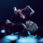 Obrázek epizody Jak se hudebně vyrovnat s trapným rozchodem? A na co myslí existencialisté, když čekají na tramvaj?