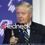 Obrázek epizody Kdo je muž, který Trumpa vyhecoval do války