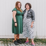 Obrázek epizody 46: Jaké to je chodit na Dyzajn market roky, znát ho jako návštěvnice, modelka, influencerka i pozorovatelka všeho kolem? A kdy přijde ten moment, že se tam začnete cítit jako doma?