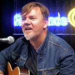 Obrázek epizody Michal Hrůza: Nová deska Kouzlo samoty ukazuje moji jinou tvář. Dovolil jsem si na ní víc než kdy dřív