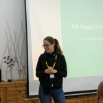 Obrázek epizody Anna Kárníková o tom jak růst v nerůstu: zkušenosti z Hnutí DUHA