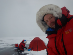 Obrázek epizody Petr Horký z Antarktidy: Na jižním pólu bychom měli být na Silvestra