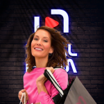 Obrázek epizody Nejhorší česká režisérka přináší ódu na konzum. Deník shopaholičky je bizár a marnost | Recenze do uší