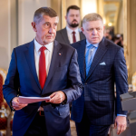 Obrázek epizody Zaparkovala česká zahraniční politika vedle Fica a Orbána?