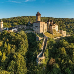 Obrázek epizody #Nebudu doma 10. díl: Moravsko-slezský kraj nabízí krásu Beskyd, muzeum Tatry, Flascharův důl i osoblažskou úzkokolejku