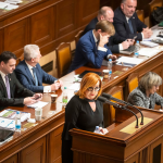 Obrázek epizody Ceny paliv vláda reguluje hlavně na efekt. Kritika opozice však není úplně oprávněná