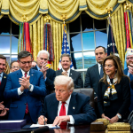 Obrázek epizody Nejdelší shutdown v USA je u konce. Trump demokratům neustoupil, ale radost mu znovu kazí Epstein