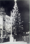 Obrázek epizody 22. prosince: Den, kdy se zrodila myšlenka veřejných vánočních stromů na náměstích