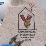 Obrázek epizody BYL POLOŽEN ZÁKLADNÍ KÁMEN DOMU RONALDA MCDONALDA