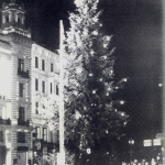 Obrázek epizody 22. prosince: Den, kdy se zrodila myšlenka veřejných vánočních stromů na náměstích