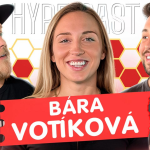 Obrázek epizody BÁRA VOTÍKOVÁ - MÝHO DĚDU MUSELI VYVÁDĚT ZE STADIONU, PLATOVÁ NEROVNOST VE SPORTU, MAMKU JSEM MUSELA OPÍT ABYCH JÍ ŘEKLA, ŽE JSEM LESBA Ep.218
