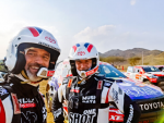 Obrázek epizody Tomáš Ouředníček z cílové rampy: letošní ročník Rallye Dakar byl pro mě nejtěžší, jeli jsme do "poslední poloosy". Fanoušci nás pozorovali z okolních dun, kde si dělali ohníčky a bivakovali tam.