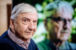 Obrázek epizody To zas bude keců, celý Donutilův klan v televizi, směje se herec očekávaným reakcím