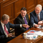 Obrázek epizody Šikana opozičního poslance, Hřibův ageismus a nahánění ministrů. Jak Babiš získal důvěru