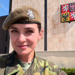 Obrázek epizody Herečka Haváčová: Někdy jsem si na cvičišti říkala, jestli bych spíš neměla držet v ruce mimino