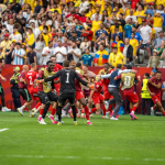 Obrázek epizody Zápas skončil, začnou létat facky. Jak souvisí fotbal s domácím násilím