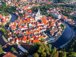 Obrázek epizody Výlet do Jihočeského kraje: Pohádkový Krumlov, rybníky obklopená Třeboň a relaxace na konci světa