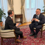 Obrázek epizody Sněmovna schválila rozpočet, zavedení sdílené dálniční známky, možný konec korespondenční volby (14. 3. 2026) HOST: Ivan Bednárik /nestr. za SPD/