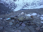 Obrázek epizody V indickém Jezeru koster se nachází stovky zachovalých lidských mrtvol